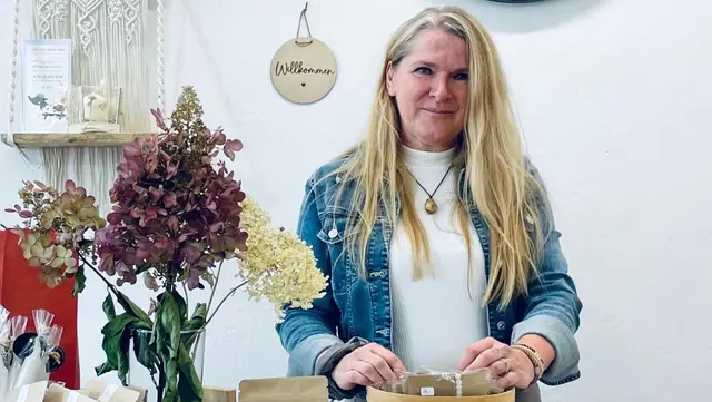 Karin Leonhardsberger (52) in ihrem Herzhandwerk-Shop in Freistadt. | Foto: Stadtmarketing Freistadt