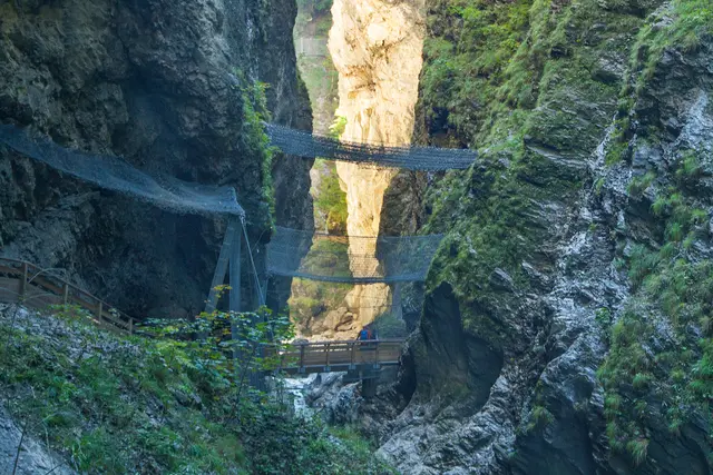 Bild # 2925: hier sind die Sicherungsmaßnahmen ind dieser Schlucht gut zu erkennen. | Foto: © by Ing. Günter Kramarcsik