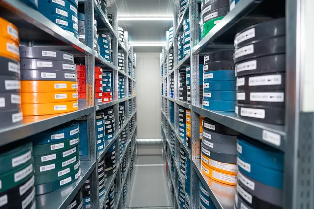 Die Filme werden in einem Kühlraum gelagert.  | Foto: Valentina Marinelić/MeinBezirk