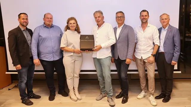 Michael Hochleitner, Thomas Heidinger, Monika Forstinger, Johannes Kronberger, Georg Seethaler, Dominik Oberhumer und Max Ebenführer (v.l.).
 | Foto: Helmut Klein
