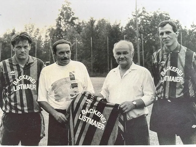 Das Turnier ist Johann Feurstein gewidmet (zweiter von links). Er war jahrzehntelang mit vollem Herzblut dabei.  | Foto: Wolfgang Feurstein