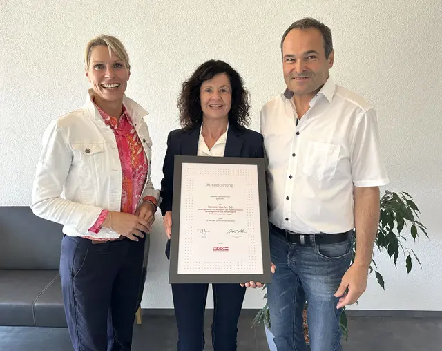 WKO-Bezirksobfrau Sabine Lindorfer gratulierte Gabriele und Johann Rammerstorfer (v. l.) | Foto: Rammerstorfer