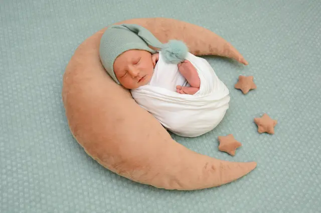 Name: Erik
Geburtsdatum: 08.09.2025
Gewicht: 3.855 g
Größe: 51 cm
Eltern: Tamara und Blazhe Nichevski aus Hinterberg | Foto: Babysmile