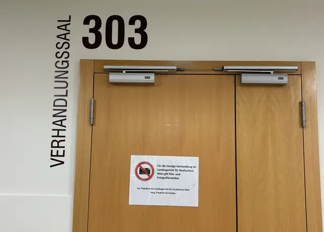 Am Donnerstag mussten sich zehn Jugendliche vor Gericht wegen des Vorwurfs von Sexualdelikten an einer Zwölfjährigen vor Gericht verantworten. Im Saal herrschte ein absolutes Foto- und Videoverbot.  | Foto: Ronja Reidinger/MeinBezirk