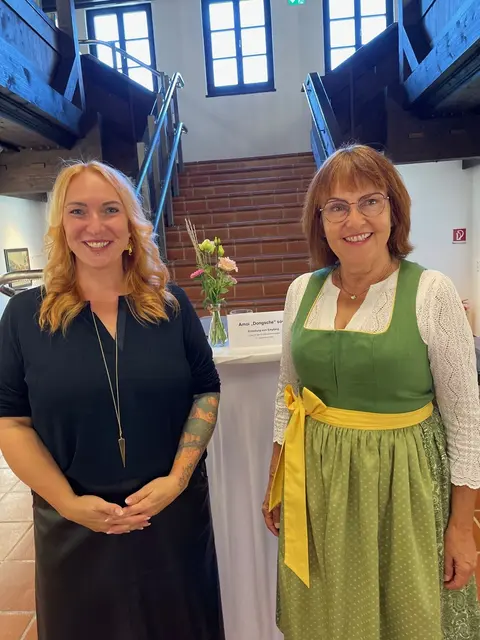 Barbara Thöny und Dialektautorin Gerlinde Allmayer, die mit ihren Geschichten die Anwesenden zum Innehalten und Schmunzeln gleichermaßen anregte | Foto: Barbara Thöny