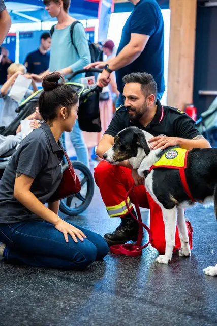 Die Rettermesse Wels konnte auch heuer wieder mit ihrer Vielfalt beeindrucken: Vom Jetboot der Feuerwehr bis zum Einsatzhund der Österreichischen Rettungshundebrigade (ÖRHB). | Foto: Messe Wels
