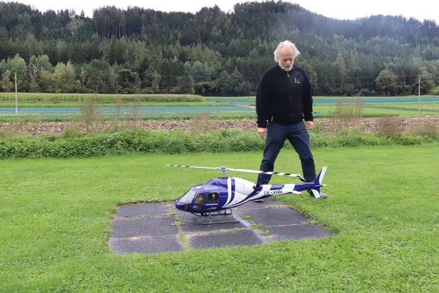 Letzte Kontrollen am Fluggerät, bevor der Flug beginnt. | Foto: Kendlbacher