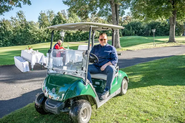 Richard Rauch drehte im Golf-Mobil seine Runden. | Foto: Vulkanlandhotel Legenstein