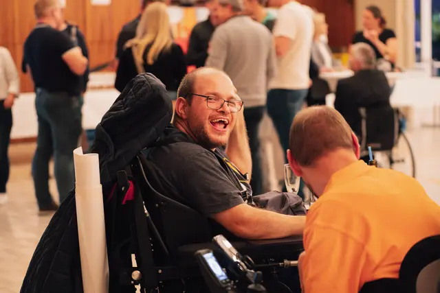 Auch die Bewohner feierten ausgelassen mit.  | Foto: Assista