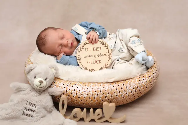 Name: Nick
Geburtsdatum: 10.09.2025 
Gewicht: 2.630 g
Größe: 49 cm
Eltern: Karin Kopper und Andreas Käfer aus Pongrazen | Foto: Fotostudio Semler