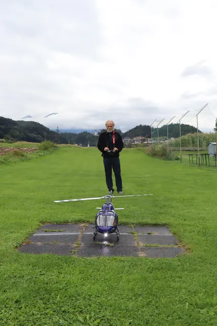 Der Helikopter hebt ab und zieht seine Kreise über dem Flugplatz. | Foto: Kendlbacher