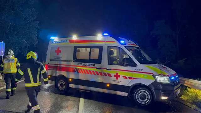 Beide Fahrzeuglenker wurden nach der Erstversorgung mit teils schwersten Verletzungen in umliegenden Krankenhäusern transportiert.  | Foto: DOKU NÖ