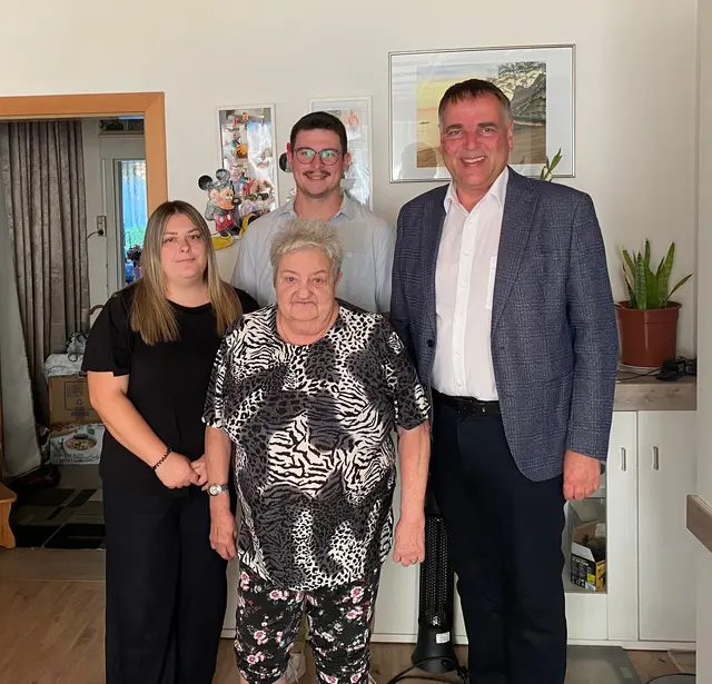 v.l.: GR Lisa Matzinger, Ilse Steineder, GR Mathias Polsterer und Bürgermeister Thomas Raidl. | Foto: Marktgemeinde Sonntagberg