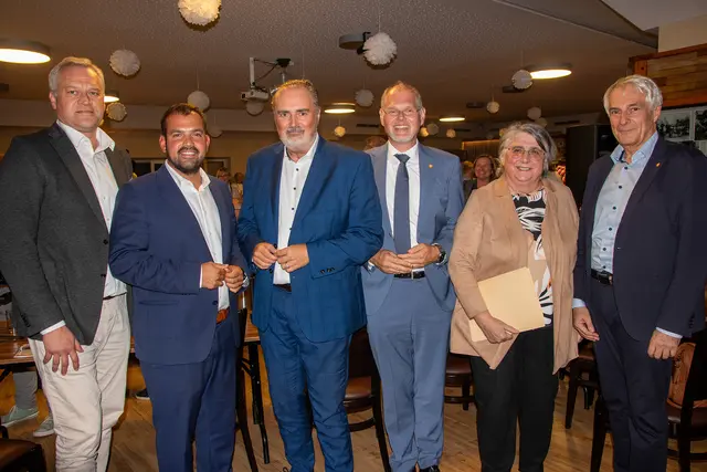 Baumeister Christian Hofstädter, Projektleiter für den Klinikbau, Golser Bürgermeister Kilian Brandstätter, Landeshauptmann Hans Peter Doskozil, Franz Öller,  kaufmännischer Geschäftsführer der Gesundheit Burgenland, Bausachverständige Hannelore Ursula Horak und Stephan Kriwanek, medizinischer Geschäftsführer Gesundheit Burgenland. | Foto: LMS Burgenland