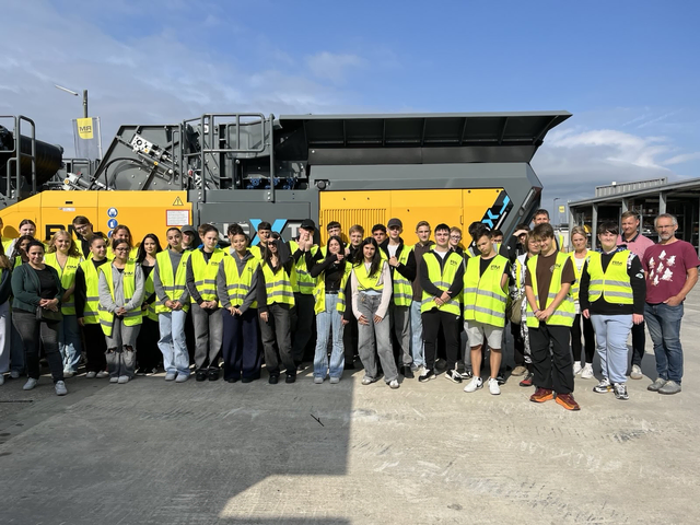 Die Schüler:innen zeigten viel Interesse – sie stellten viele Fragen. | Foto: Rubble-Master GmbH