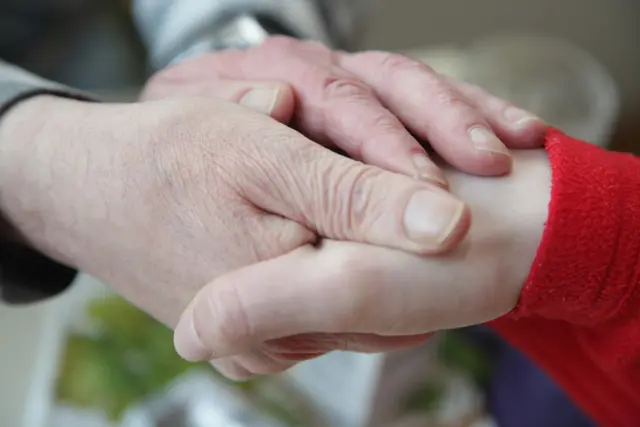 Für viele Senioren bedeutet ein regelmäßiger Besuch mehr als nur Abwechslung – er ist ein Stück Lebensqualität. | Foto: RK NÖ/Markus Hechenberger