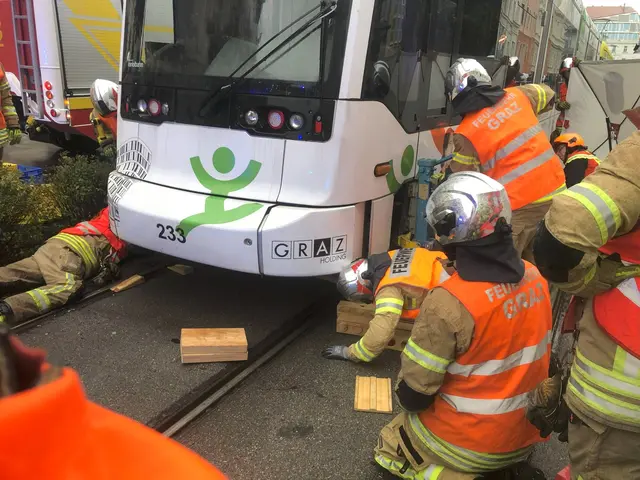 Für die 59-jährige Grazerin kam jede Hilfe zu spät. Sie verstarb noch an der Unfallstelle.  | Foto: Berufsfeuerwehr Graz