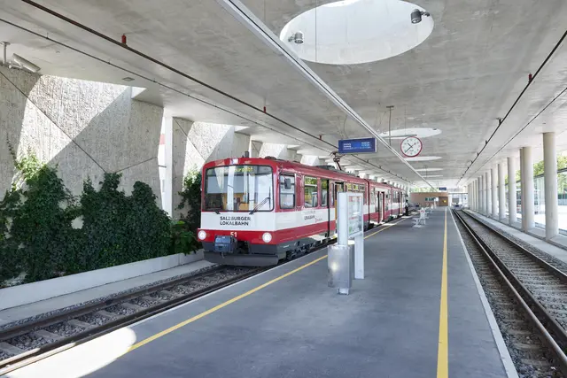Aufgrund eines Oberleitungsschaden kann die Lokalbahn aktuell nicht zwischen Bürmoos und Ostermiething fahren. | Foto: Salzburg AG