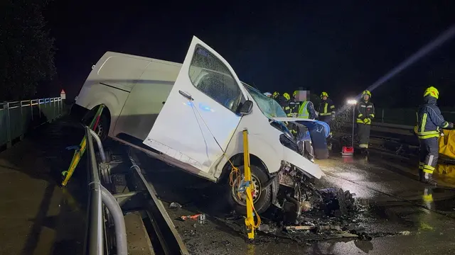 Vor Ort im Einsatz standen unter anderem das Notarzteinsatzfahrzeug (NEF) Krems, das Schlechtwetter-NEF der ÖAMTC-Flugrettung Christophorus 2 vom Standort Gneixendorf sowie zwei Rettungswagen des Roten Kreuzes Krems. | Foto: DOKU NÖ