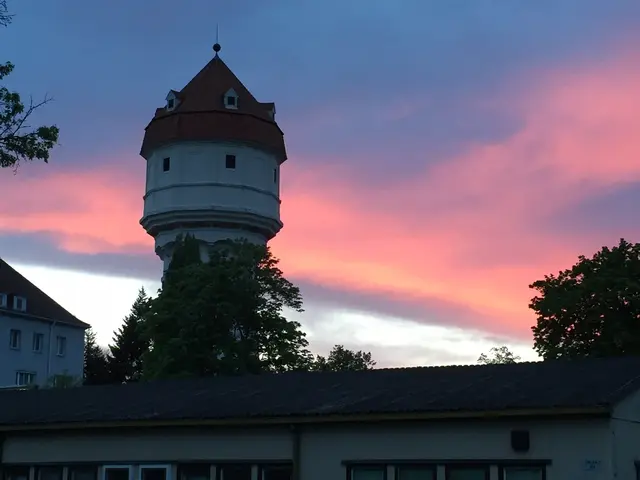 Der Wasserturm im Abendrot. | Foto: Zezula