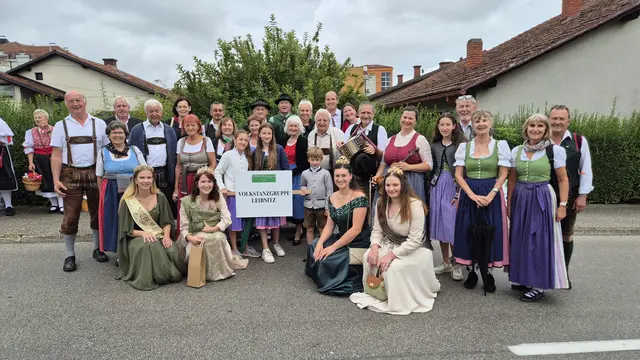 Die Volkstanzgruppe Leibnitz vertrat Österreich beim „Lendava Weinlesefest 2025" mit tänzerischen Einlagen. | Foto: Alpenverein