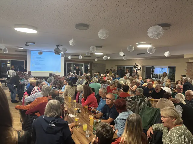Das Interesse der Bevölkerung an den Fortschritten des Klinikprojekts Gols war groß. | Foto: Bernhard Kerezsi