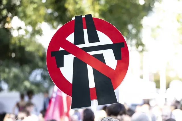 Die umstrittene Debatte zur Umsetzung des Lobautunnels hat ein Ende: Verkehrsminister Peter Hanke (SPÖ) verkündigte am Donnerstag offiziell den Bau der S1-Teilstrecke zwischen Schwechat und Süßbrunn. Die Reaktionen seitens der Politik und von Organisationen sind wie zu erwarten äußerst gespalten. | Foto: Weingartner-Foto / picturedesk.com