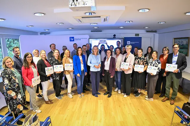 Die ausgezeichneten Pädagogen gemeinsam mit Isabella Penz, Claudia Mischensky, Gerhild Hubmann und Wolfgang Pucher (Bildungsexperte der IV Kärnten). | Foto: IV Kärnten