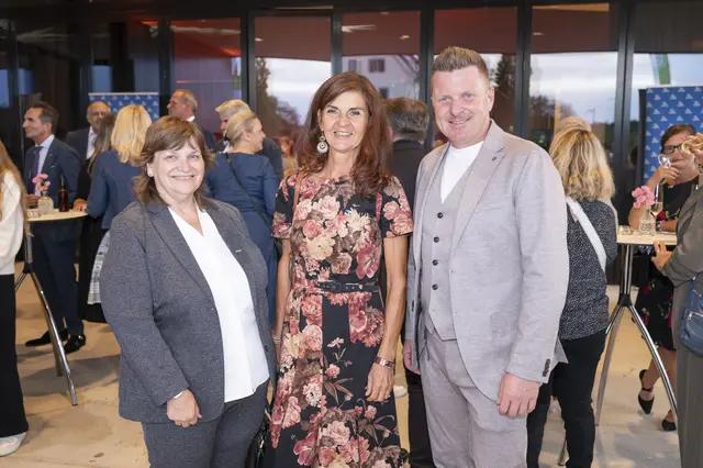 Frau in der Wirtschaft Margit Pratter-Demuth, AMS Geschäftsstellenleiterin Ingrid Gürtl und Rainer Rauch von Mode Roth. | Foto: Foto Fischer