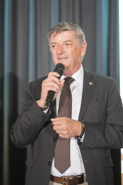 Bürgermeister Gerhard Rohrer gratulierte allen "Stars of Styria" und den Lehrlingsausbildnern herzlich zur Auszeichnung. | Foto: Foto Fischer