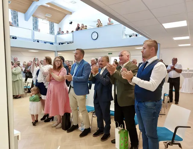 Standing Ovations im Festsaal nach der Dankesrede des neuen Ehrenbürgers Bgm.a.D. Gustav Glöckler 
