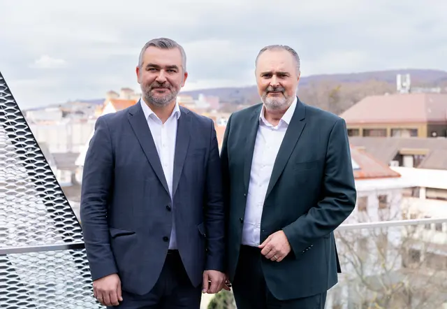 Landeshauptmann Hans Peter Doskozil und Sportlandesrat Heinrich Dorner zeigen sich erfreut über den Zuschlag zur Austragung der UCI Gran Fondo Weltmeisterschaft 2029 an das Burgenland.  | Foto: Landesmedienservice Burgenland