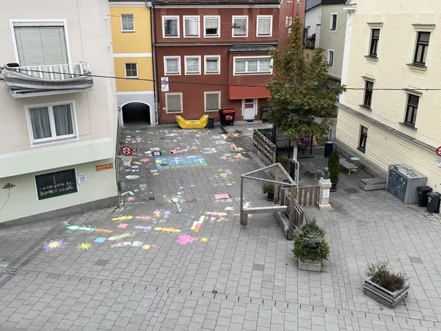 Künstlerische Gestaltung am Wohlmayrplatz durch das BORG Ried. | Foto: Julia Martin/Eva Frauscher/Stadtamt Ried im Innkreis