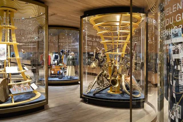 Anlässlich des Jubiläums „100 Jahre Tiroler Blasmusikverband“ präsentieren die Tiroler Landesmuseen nun die Schau „Spielweisen. Was Blasmusik sein kann“ im Tirol Panorama am Bergisel. | Foto: Maria Kirchner