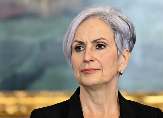 Justizministerin Anna Sporrer hat einen Dialog mit Parlamentariern und Justizvertretern gestartet, um die geplante Einrichtung einer weisungsfreien Bundesstaatsanwaltschaft voranzutreiben.  | Foto: HANS KLAUS TECHT / APA / picturedesk.com