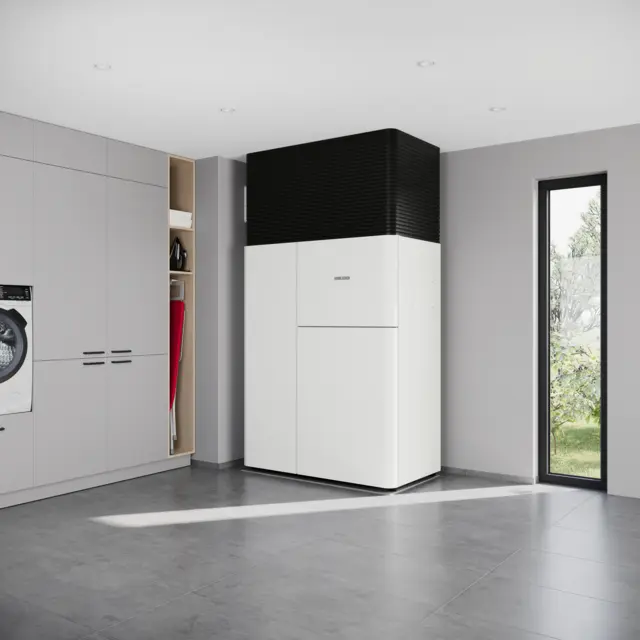 Auf nur 1,1 Quadratmetern Fläche liefert die LWZ Premium von Stiebel Eltron saubere Raumluft, zuverlässige Wärme, kühle Luft im Sommer und hohen Warmwasserkomfort im Einfamilienhaus. | Foto: Stiebel Eltron