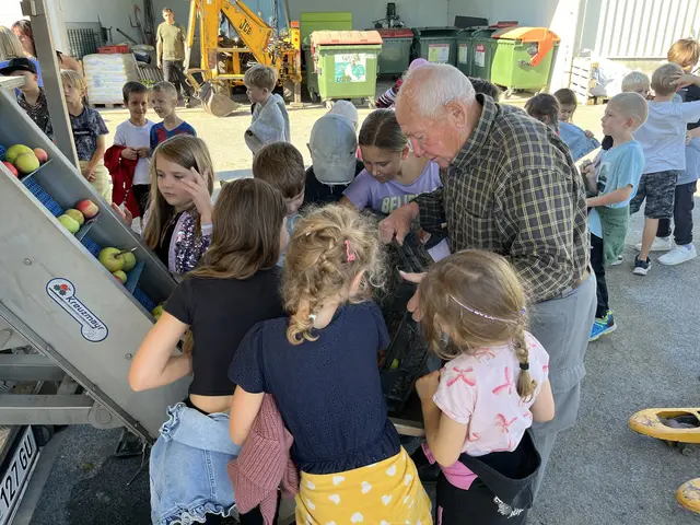 Am Bauhof in Sigleß wurden die gesammelten Äpfel zu frischem Saft gepresst. | Foto: Gemeinde Sigleß