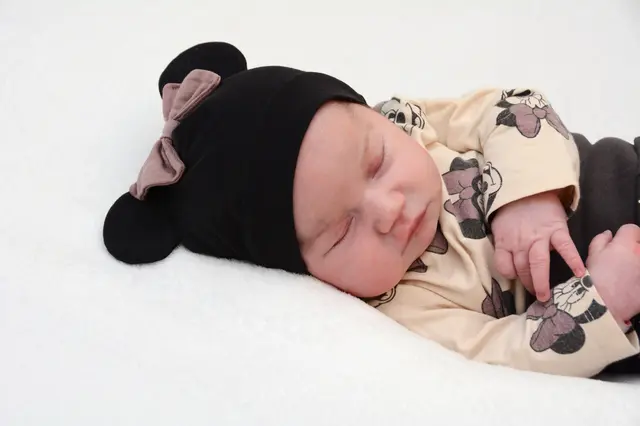 Name: Sofia
Geburtsdatum: 14.09.2025
Gewicht: 3.895 g
Größe: 53 cm
Eltern: Oksana Leochko und Mario Mossauer aus Kobenz | Foto: Babysmile