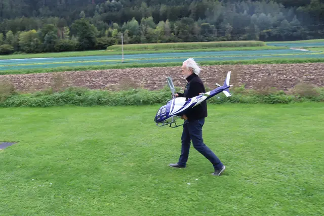 Pepi bringt den Heli in Stellung. | Foto: Kendlbacher