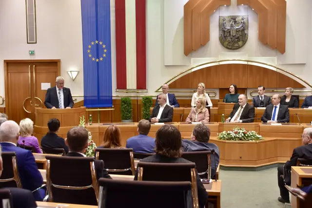 Festsitzung im Landtag zu 100 Jahren Landeshauptstadt Eisenstadt.  | Foto: Stefan Schneider