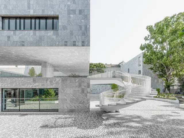 Krastaler Marmor aus Kärnten ziert die Fasade der neuen Deutschen Botschaft. | Foto: tschinkersten fotografie