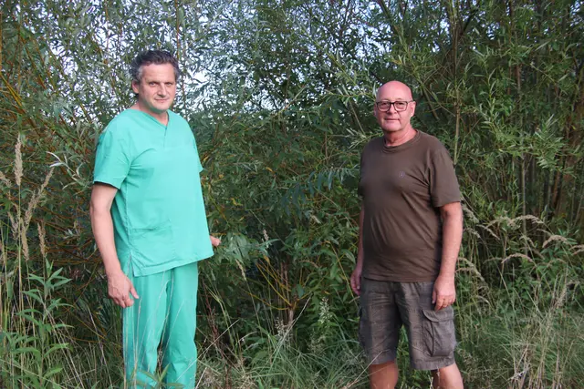 Tierarzt Bernhard Takacs (links) und Jagdvereins-Obmann Erwin Mirth haben eine fast flächendeckende Erhebung durchgeführt, um die Naturschutzleistungen der Jägerschaft in Zahlen zu fassen. | Foto: Martin Wurglits