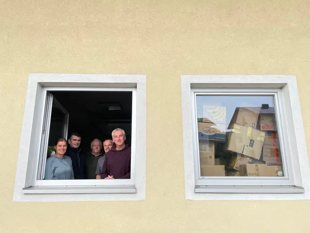 Um die große Paketflut zu bewältigen, war jede Menge Hilfe notwendig.  | Foto: Schönbauer