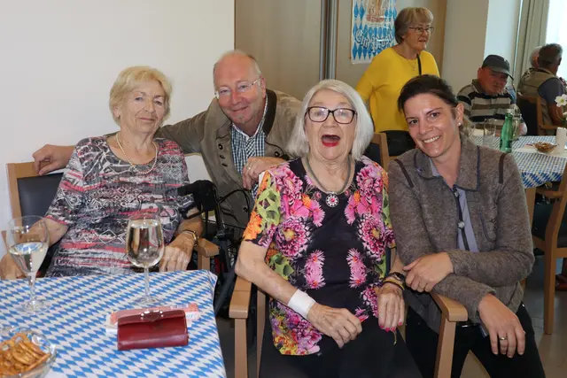 Immer wieder bringen unterhaltsame Feste Abwechslung in den Alltag der Steyrer Heimbewohner. Am 7. und 9. Oktober gibt es in zwei Steyrer Alten- und Pflegeheimen wieder die Möglichkeit, in geselliger Runde mitzufeiern. | Foto: APT