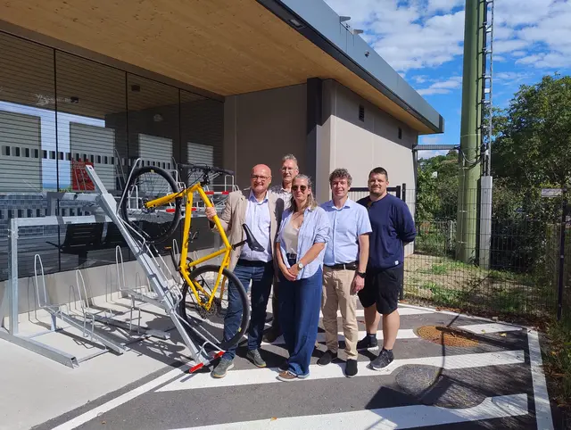 vlnr. Bgm. Wolfgang Übl (Marktgemeinde Furth bei Göttweig), Herbert Schachenhofer (P&amp;R Koordinator Amt der NÖ Landesregierung), Dipl.-Ing.in Elisabeth Hauer (ÖBB Immobilienmanagement GmbH); Christoph Hagmann (ÖBB Immobilienmanagement GmbH), Ing. Alexander Hess (ÖBB Streckenmanagement und Anlagenentwicklung) | Foto: Marktgemeinde Furth bei Göttweig