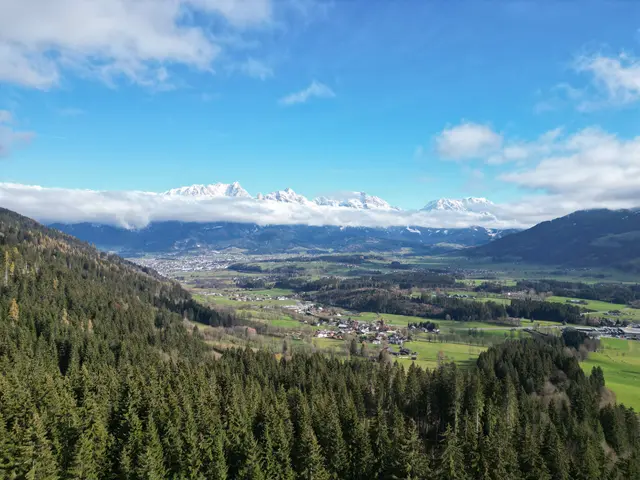 Der Salzburger Pinzgau, der rund 37 Prozent der Landesfläche umfasst, ist flächenmäßig etwa so groß wie Vorarlberg. Im Bild: Der Raum Saalfelden und Zeller Becken. | Foto: Land Salzburg / Franz Neumayr