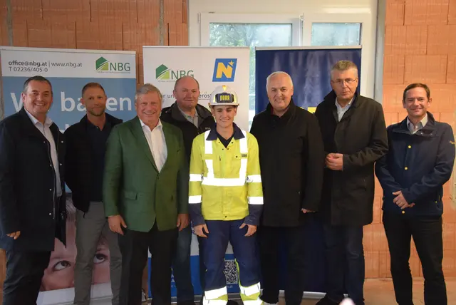 Norbert Schandl (NBG), Markus Gausterer (Porr), Karl Brodl (MBM Architektur), Vizebürgermeister Franz Schwarz (Liste Glock), Maurice Sima (Porr), Bürgermeister Franz Glock (Liste Glock), Martin Schuster (NBG), Frank Meisinger (MBM Architektur) | Foto: NBG