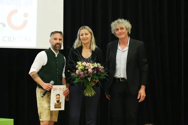 Cheftrainer Markus Haas-Rossegger, Moderatorin Anita Jurina, Schuldirektor Kurt Schafzahl. | Foto: Polansky