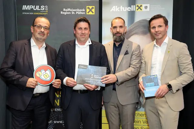 Oliver Fuss (AKTUELL Raiffeisen Versicherungsmaklerdienst GmbH), Oliver Hietz der Cybersecurity Experte und Referent des Abends, Roman Krnjak (AKTUELL Raiffeisen Versicherungsmaklerdienst GmbH) sowie Prok. Andreas Gloimüller vom Firmenkundenteam der Raiffeisenbank Region St. Pölten | Foto: Raiffeisen