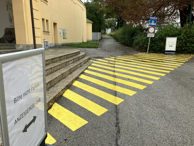 Im Hintergrund die Zufahrt, die beim Wasserschöpfen von parkenden Autos blockiert werden könnte | Foto: Stockmann